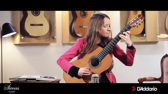 Julia Lange plays Recuerdos de la Alhambra by Francisco Tarrega - D'Addario - Classical guitar смотреть онлайн