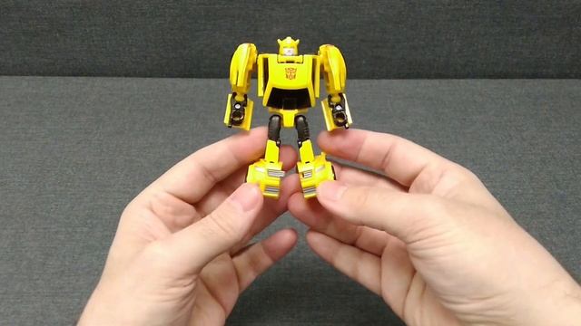 Обзор трансформера Bumblebee - Legends Class -Generations - Transformers: Titans Return. Музей Р-ТФ смотреть онлайн