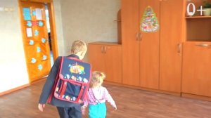 СОФИЯ ИДЕТ  В ШКОЛУ. ЗАБИРАЕМ БРАТЬЕВ БРОС ШОУ ПОСЛЕ УРОКОВ.