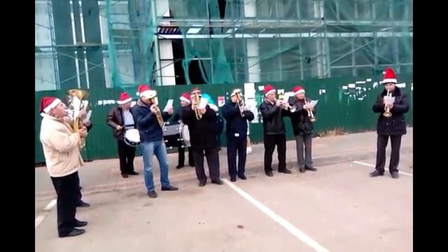 Парад Дедов-Морозов - духовой оркестр смотреть онлайн