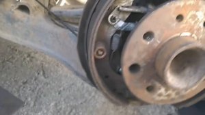 Замена задних тормозных колодок Opel Vectra A