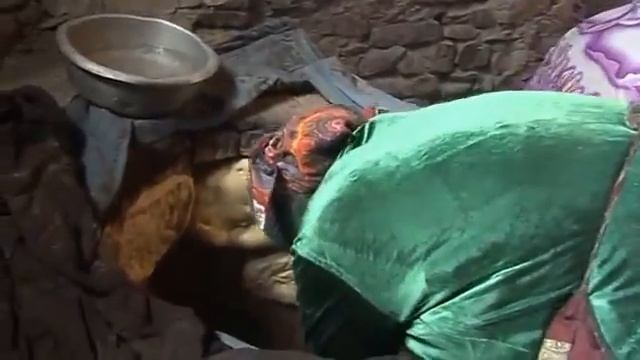 А вот так пекут хлеб в селении Мишлеш @user-tk1lo7st6r смотреть онлайн