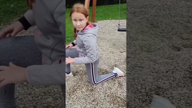 Видео как можно научиться делать шпагат! Но не за один день? Можешь использовать свои упражнения?? смотреть онлайн