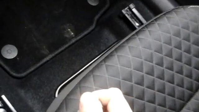 Как снять сидения шкода рапид