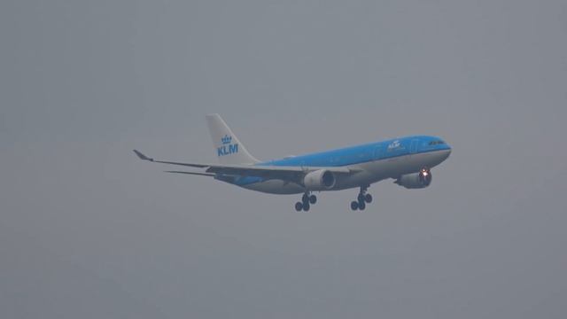(4K) Afternoon Plane Spotting at Washington Dulles Int'l Airport смотреть онлайн