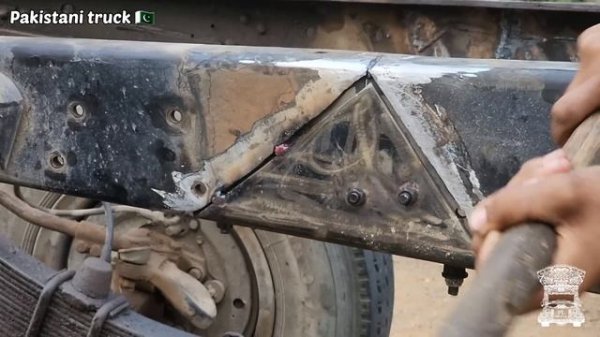 Restoration 1980 Model Old Bedford Truck | Broken Chassis Repairing Pakistani truck