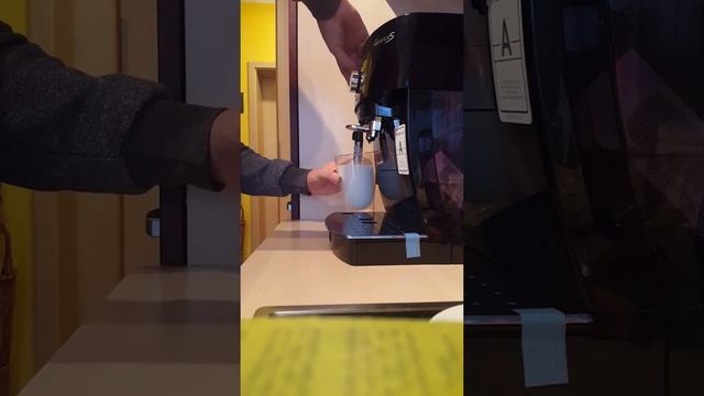 De'Longhi ECAM 21.116.b Magnifica S wie kann man einen Latte Macchiato how to Make LatteMacchiato ? смотреть онлайн