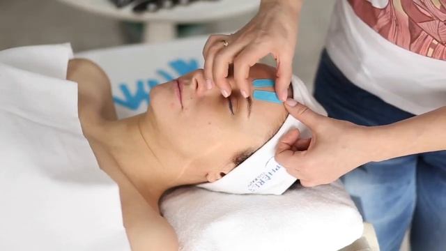 Как правильно снять КИНЕЗИО ТЕЙП ?!? Специалист: Вера Соболевская. смотреть онлайн