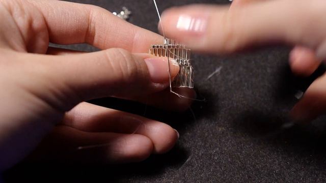 How to make brick stitch triangular earrings?/Серьги из бисера в технике кирпичное плетение 💕 смотреть онлайн