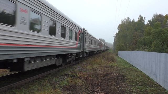 Тепловоз 2ТЭ10М-2228 с поездом № 564 Анапа - Москва