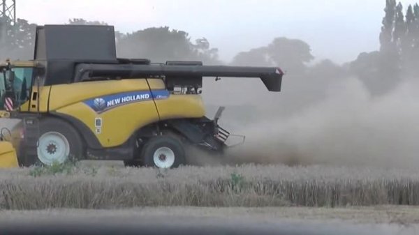 Обзор комбайна New Holland CR 9090. Overview combine New Holland CR 9090.