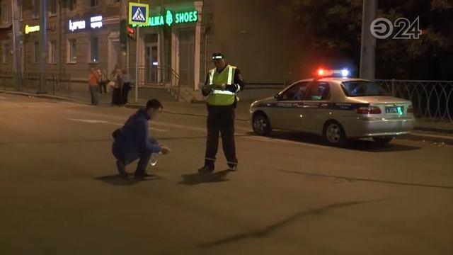 На перекрестке улиц Татарстан – Московская столкнулись Subaru и Volkswagen смотреть онлайн
