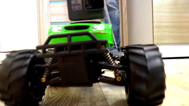 Варя и папа играют с цветными стаканчиками 0+ смотреть онлайн