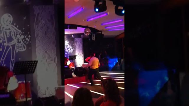 Вечер танцев в ресторане Пир горой смотреть онлайн