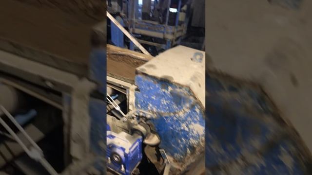 Как работает бетонный завод. Подача материала на ленту и погрузка в СКИП смотреть онлайн
