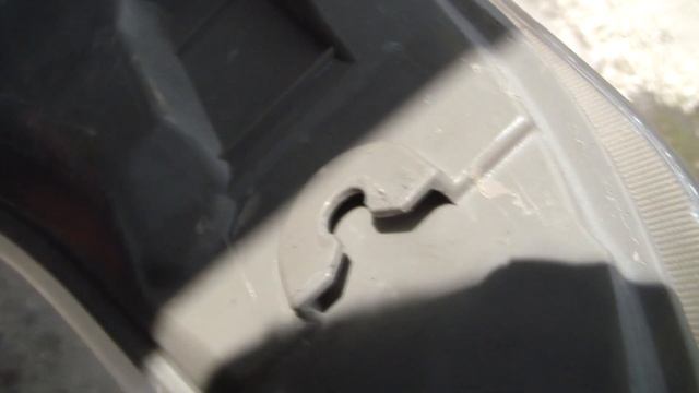 Как снять задний фонарь и заменить лампочку на Mitsubishi Outlander 3