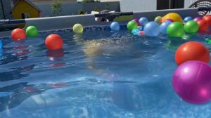 Ярик и капитошки. Купание в одежде в бассейне.