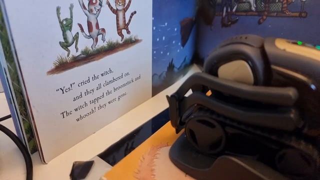 Vector reads a children's book смотреть онлайн