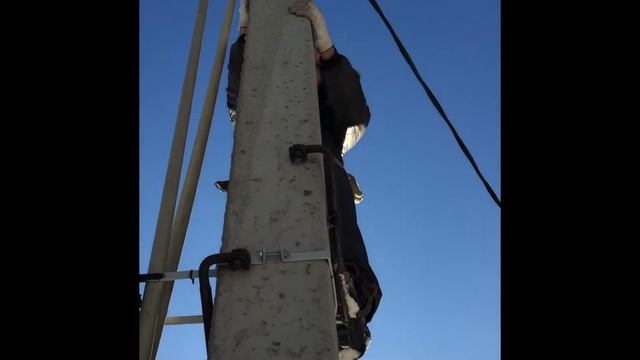 Как залезть на столб из бетона смотреть онлайн