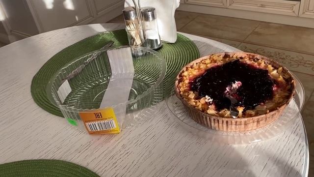 С мебелью покончено/ новогодние пробки смотреть онлайн
