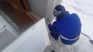 Меняем петли на пластиковой двери легко и не принуждено #секретыоконщика