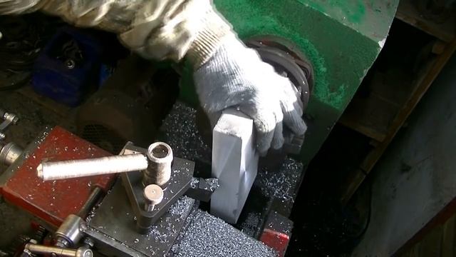 Плавлю алюминий с цинком и протачиваю в детали ластохвост смотреть онлайн