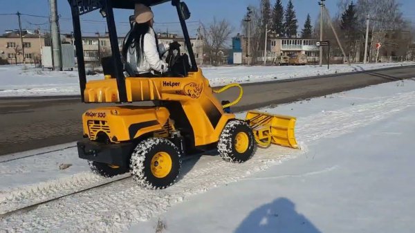 Helper 300 Pro работа с отвалом