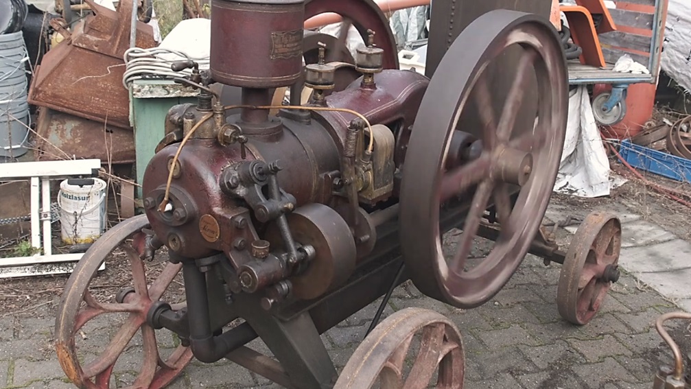 Двигатель 1931 года, работающий на сырой нефти (4 л.с.) смотреть онлайн