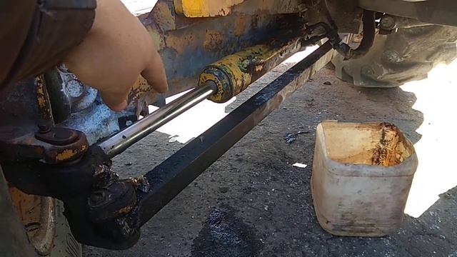 JCB 3cx. На карантине, устраняем течь масла.часть1