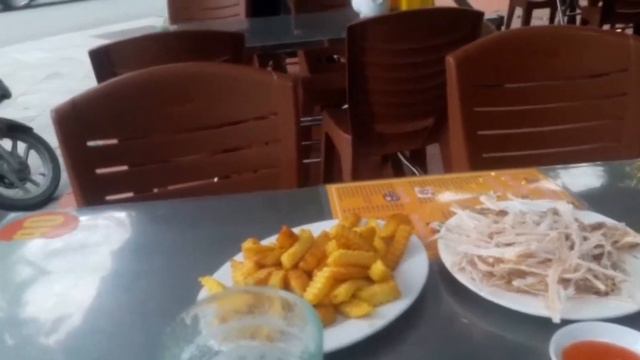 Хорошая кафешка с плохим псом. Вечер начинается. смотреть онлайн