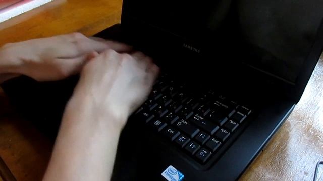 Samsung R519 - модернизация и апгрейд памяти смотреть онлайн