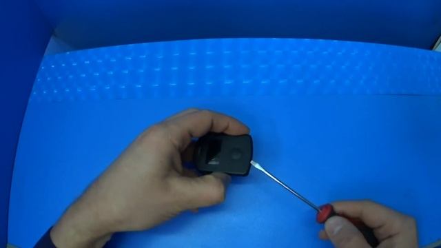 Замена батарейки в метке смотреть онлайн