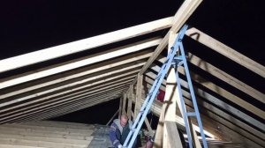 Начало строительства крыши . Стропила. Свинарник своими руками. Строительство сарая . Выпуск 13.