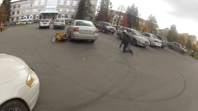 Scooter Crash - Yamaha Vino 70 cc (GO PRO) смотреть онлайн