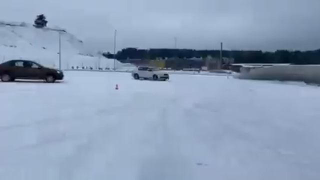 Управление автомобилем зимой.