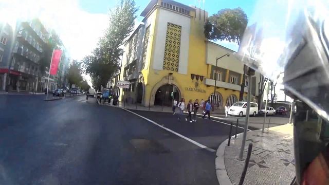 Ride a motorcycle in Lisbon + Cenas Random #1 смотреть онлайн