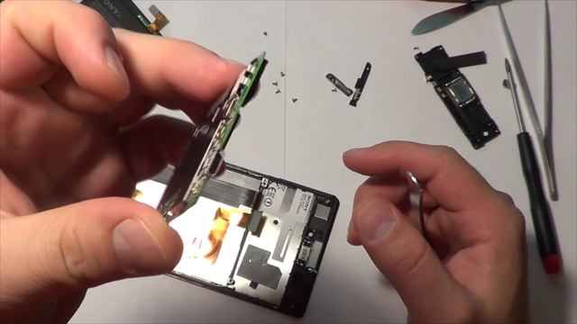 Sony Xperia T3 разбираем в домашних условиях. Разборка, ремонт, замена экрана, сенсора, что в нутри смотреть онлайн