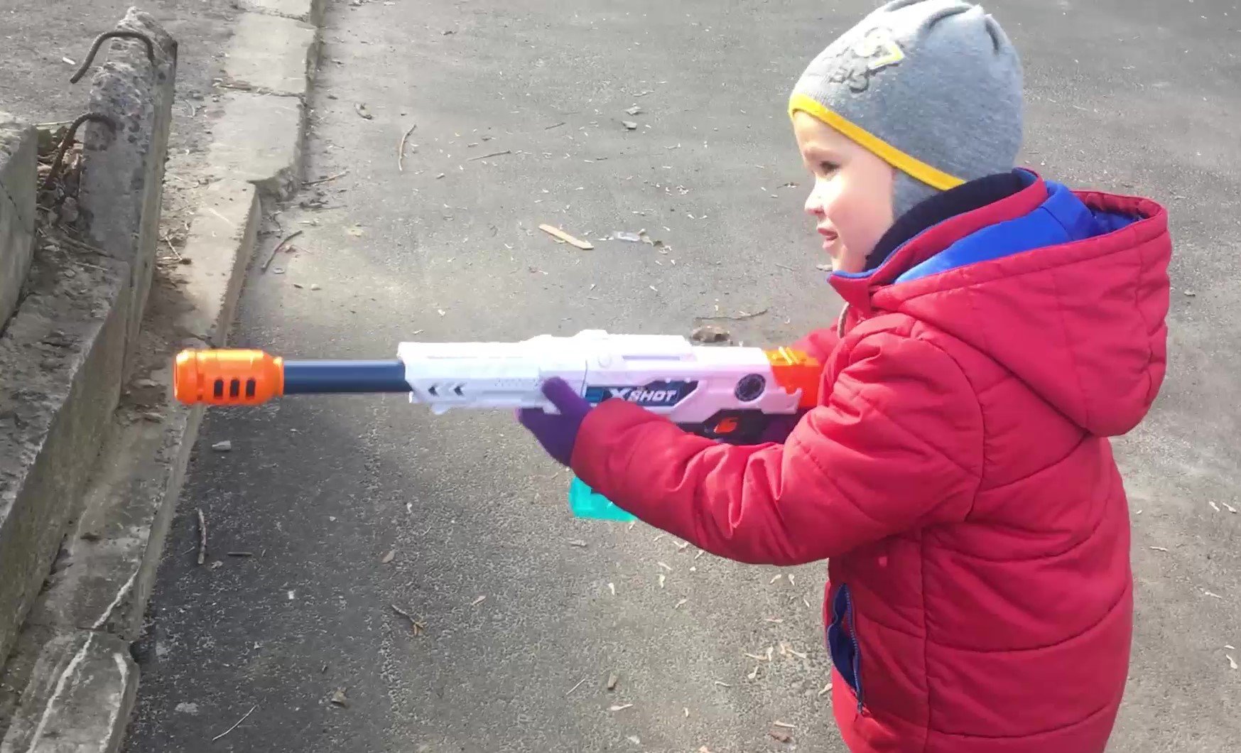 Стрелялки нерфами ЧЕЛЛЕНДЖ. Попади в робота! Стрелялки бластерами на точность