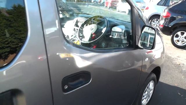 Nissan NV200 Combi смотреть онлайн