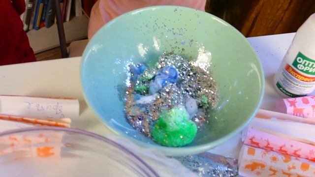 КТО ПРОИГРАЕТ? Впервые делаю лизуны с подругой / Слайм из случайных ингредиентов / Slime Challenge смотреть онлайн