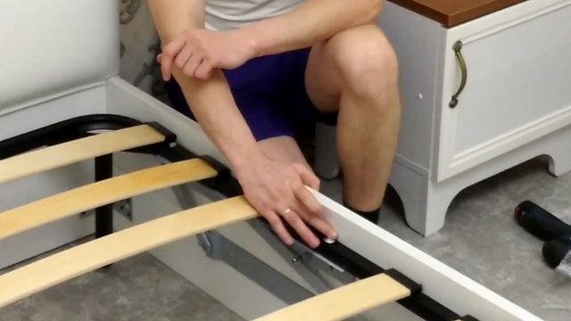 Установка механизма подъема с газлифтами на кровать смотреть онлайн