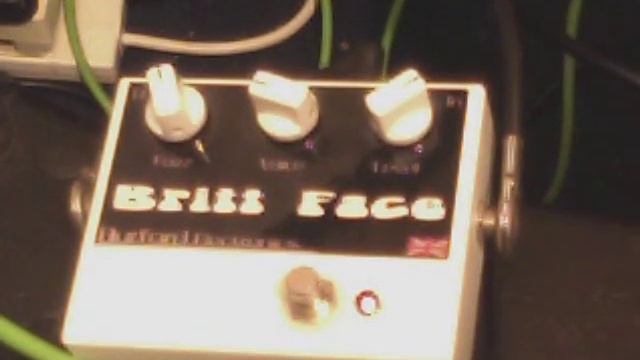 BrittFace fuzz pedal demo - strat EVJ смотреть онлайн