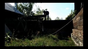 Дом из шпал-выкладываю окна.