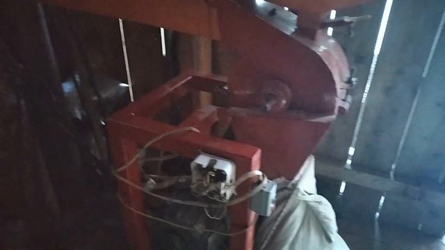 мощная зернодробилка от 220в с двигателём постоянного тока. смотреть онлайн