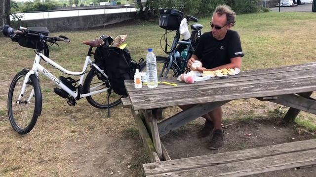 Dag 19 Fietsen Eindhoven Avignon en terug | Tournon naar Lyon 2020 смотреть онлайн