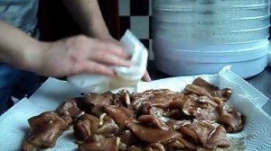 Вяленое мясо. Мясные чипсы из свинины. Сушеное мясо.(в сушилке для фруктов и овощей)