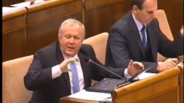 Martin Fecko: Poslanec parlamentu sa musí zastávať každého občana! смотреть онлайн