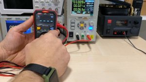 Компактный мультиметр UNI-T UT123 с инверсионным дисплеем