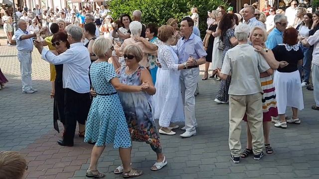 Поздравляем С ПЕРВОМАЕМ! смотреть онлайн