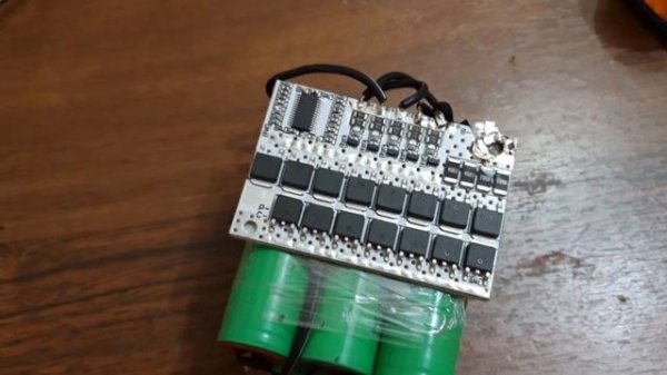 Установка защитной платы BMS на аккумулятор шуруповёрта Stern после перевода на Li-ion.